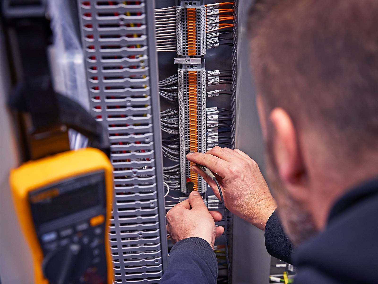 Autoriseret el-installatør laver nye el-installationer